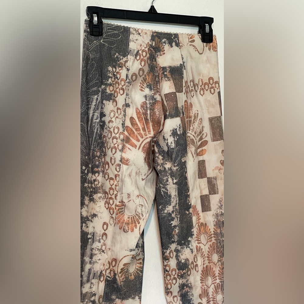 Mesmerize Casual Chic patterned Straight Leg Pants Size 2 - Picture 9 of 10